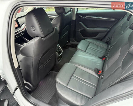 Белый Шкода Октавия, объемом двигателя 2 л и пробегом 180 тыс. км за 22400 $, фото 67 на Automoto.ua