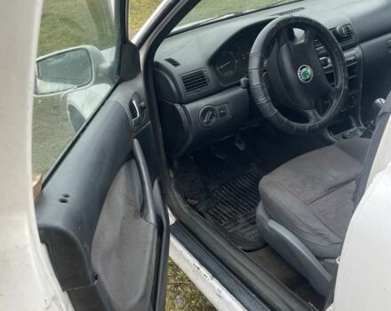 Белый Шкода Октавия, объемом двигателя 0 л и пробегом 300 тыс. км за 1150 $, фото 5 на Automoto.ua