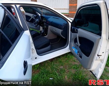 Белый Шкода Октавия, объемом двигателя 1.6 л и пробегом 353 тыс. км за 3300 $, фото 6 на Automoto.ua