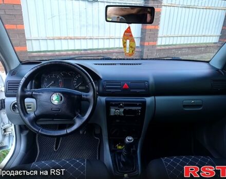 Белый Шкода Октавия, объемом двигателя 1.6 л и пробегом 353 тыс. км за 3300 $, фото 2 на Automoto.ua