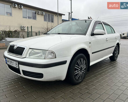 Белый Шкода Октавия, объемом двигателя 1.6 л и пробегом 303 тыс. км за 3950 $, фото 4 на Automoto.ua