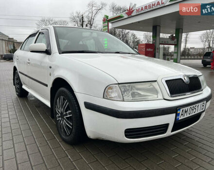 Белый Шкода Октавия, объемом двигателя 1.6 л и пробегом 303 тыс. км за 3950 $, фото 5 на Automoto.ua