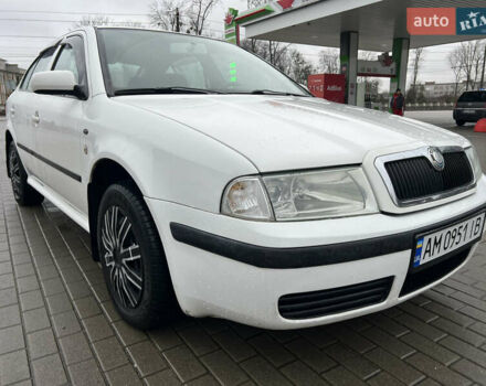 Белый Шкода Октавия, объемом двигателя 1.6 л и пробегом 303 тыс. км за 3950 $, фото 2 на Automoto.ua