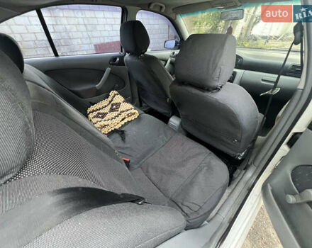 Белый Шкода Октавия, объемом двигателя 1.6 л и пробегом 332 тыс. км за 2500 $, фото 9 на Automoto.ua