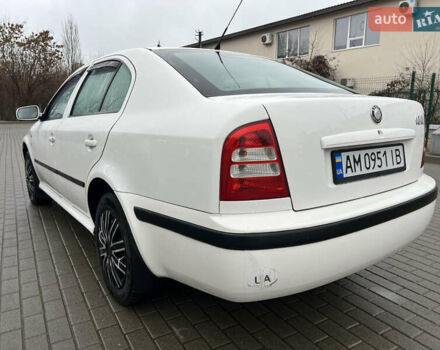 Белый Шкода Октавия, объемом двигателя 1.6 л и пробегом 303 тыс. км за 3950 $, фото 7 на Automoto.ua