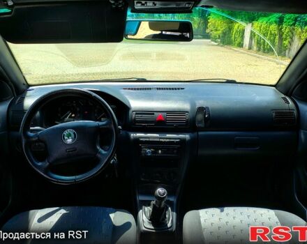 Белый Шкода Октавия, объемом двигателя 1.6 л и пробегом 202 тыс. км за 3500 $, фото 3 на Automoto.ua