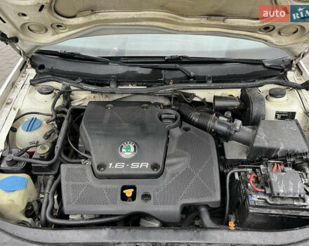 Белый Шкода Октавия, объемом двигателя 1.6 л и пробегом 303 тыс. км за 3950 $, фото 29 на Automoto.ua