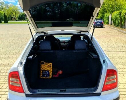 Белый Шкода Октавия, объемом двигателя 1.6 л и пробегом 202 тыс. км за 3500 $, фото 2 на Automoto.ua