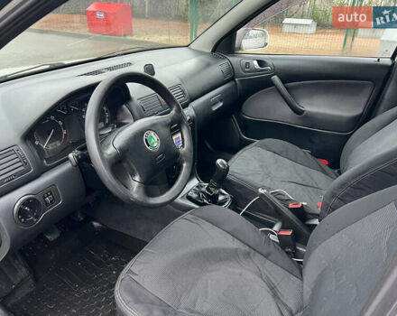 Белый Шкода Октавия, объемом двигателя 1.6 л и пробегом 303 тыс. км за 3950 $, фото 21 на Automoto.ua