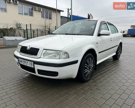 Белый Шкода Октавия, объемом двигателя 1.6 л и пробегом 303 тыс. км за 3950 $, фото 16 на Automoto.ua