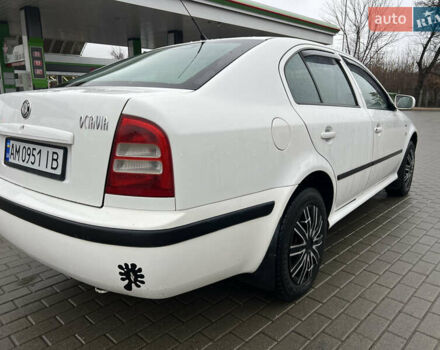 Белый Шкода Октавия, объемом двигателя 1.6 л и пробегом 303 тыс. км за 3950 $, фото 6 на Automoto.ua