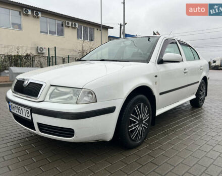 Белый Шкода Октавия, объемом двигателя 1.6 л и пробегом 303 тыс. км за 3950 $, фото 3 на Automoto.ua