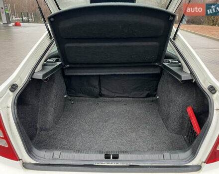 Белый Шкода Октавия, объемом двигателя 1.6 л и пробегом 303 тыс. км за 3950 $, фото 24 на Automoto.ua