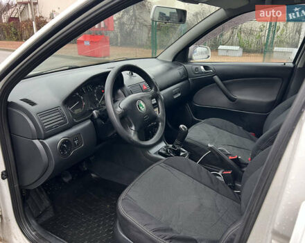 Белый Шкода Октавия, объемом двигателя 1.6 л и пробегом 303 тыс. км за 3950 $, фото 27 на Automoto.ua