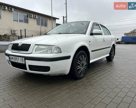 Белый Шкода Октавия, объемом двигателя 1.6 л и пробегом 303 тыс. км за 3950 $, фото 9 на Automoto.ua