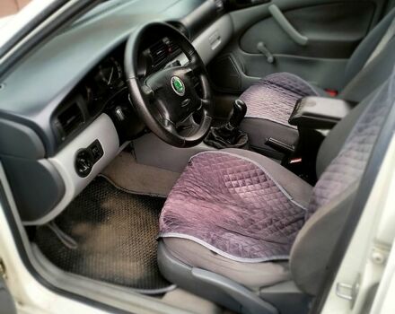 Белый Шкода Октавия, объемом двигателя 1.6 л и пробегом 254 тыс. км за 3200 $, фото 3 на Automoto.ua