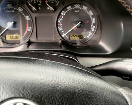 Белый Шкода Октавия, объемом двигателя 1.6 л и пробегом 254 тыс. км за 3200 $, фото 4 на Automoto.ua