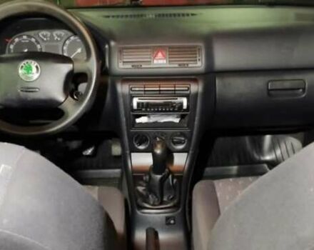 Белый Шкода Октавия, объемом двигателя 1.6 л и пробегом 260 тыс. км за 5000 $, фото 4 на Automoto.ua