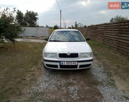 Белый Шкода Октавия, объемом двигателя 1.6 л и пробегом 260 тыс. км за 5000 $, фото 1 на Automoto.ua