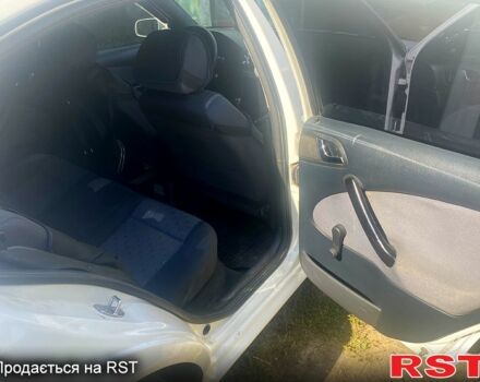 Белый Шкода Октавия, объемом двигателя 1.6 л и пробегом 411 тыс. км за 5400 $, фото 6 на Automoto.ua