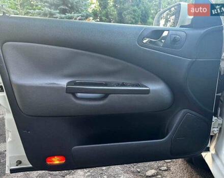 Белый Шкода Октавия, объемом двигателя 1.6 л и пробегом 232 тыс. км за 4290 $, фото 8 на Automoto.ua