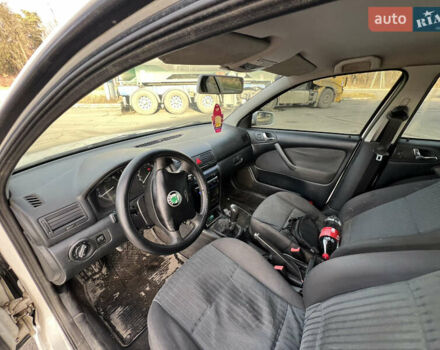 Білий Шкода Октавія, об'ємом двигуна 1.8 л та пробігом 285 тис. км за 4000 $, фото 10 на Automoto.ua