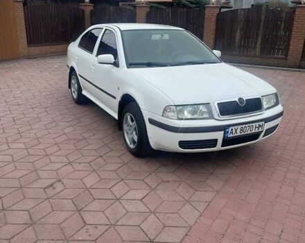 Білий Шкода Октавія, об'ємом двигуна 1.6 л та пробігом 300 тис. км за 5450 $, фото 1 на Automoto.ua