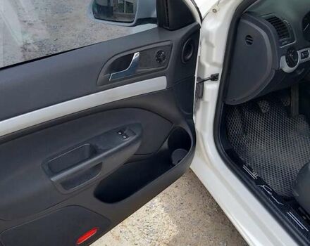 Белый Шкода Октавия, объемом двигателя 1.6 л и пробегом 155 тыс. км за 5800 $, фото 3 на Automoto.ua