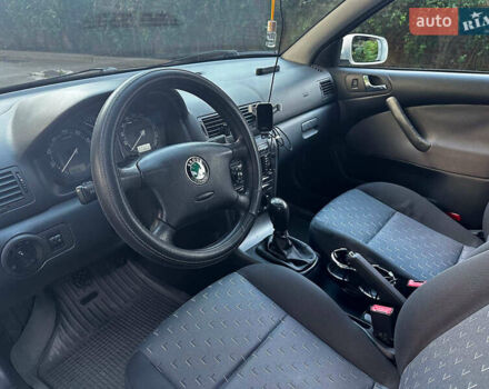 Белый Шкода Октавия, объемом двигателя 1.6 л и пробегом 232 тыс. км за 4290 $, фото 9 на Automoto.ua