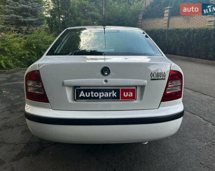 Белый Шкода Октавия, объемом двигателя 1.6 л и пробегом 232 тыс. км за 4290 $, фото 4 на Automoto.ua