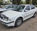 Белый Шкода Октавия, объемом двигателя 1.6 л и пробегом 239 тыс. км за 5100 $, фото 1 на Automoto.ua