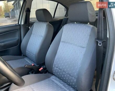 Шкода Октавия 2006 в Кривом Роге на Automoto.ua Белый Шкода Октавия, объемом двигателя 1.6 л и пробегом 187 тыс. км за 4800 $, фото 16 на Automoto.ua