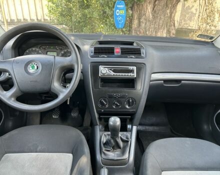 Белый Шкода Октавия, объемом двигателя 1.9 л и пробегом 477 тыс. км за 2750 $, фото 3 на Automoto.ua
