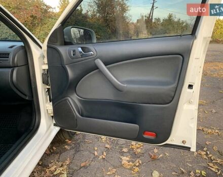 Шкода Октавия 2006 в Кривом Роге на Automoto.ua Белый Шкода Октавия, объемом двигателя 1.6 л и пробегом 187 тыс. км за 4800 $, фото 22 на Automoto.ua