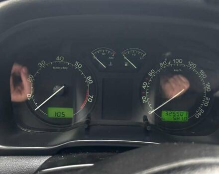 Белый Шкода Октавия, объемом двигателя 1.6 л и пробегом 325 тыс. км за 4600 $, фото 5 на Automoto.ua