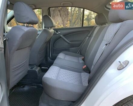 Шкода Октавия 2006 в Кривом Роге на Automoto.ua Белый Шкода Октавия, объемом двигателя 1.6 л и пробегом 187 тыс. км за 4800 $, фото 31 на Automoto.ua