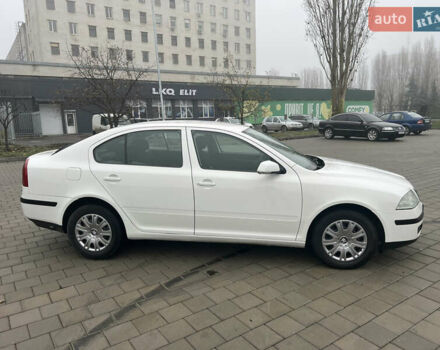 Белый Шкода Октавия, объемом двигателя 1.6 л и пробегом 295 тыс. км за 5850 $, фото 3 на Automoto.ua