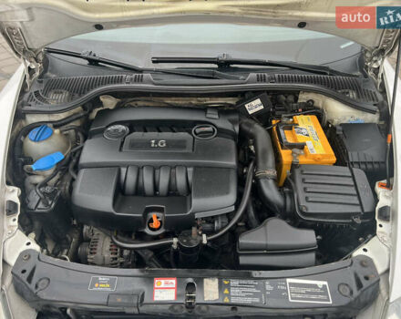 Белый Шкода Октавия, объемом двигателя 1.6 л и пробегом 295 тыс. км за 5850 $, фото 6 на Automoto.ua