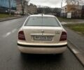 Белый Шкода Октавия, объемом двигателя 1.6 л и пробегом 325 тыс. км за 4600 $, фото 2 на Automoto.ua