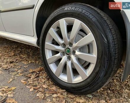 Шкода Октавия 2006 в Кривом Роге на Automoto.ua Белый Шкода Октавия, объемом двигателя 1.6 л и пробегом 187 тыс. км за 4800 $, фото 9 на Automoto.ua