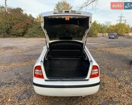 Шкода Октавия 2006 в Кривом Роге на Automoto.ua Белый Шкода Октавия, объемом двигателя 1.6 л и пробегом 187 тыс. км за 4800 $, фото 32 на Automoto.ua