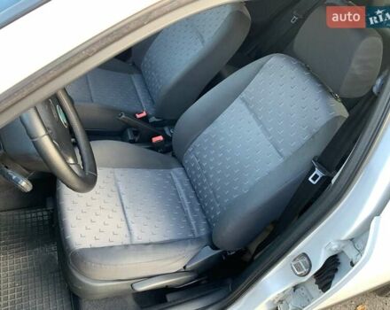 Шкода Октавия 2006 в Кривом Роге на Automoto.ua Белый Шкода Октавия, объемом двигателя 1.6 л и пробегом 187 тыс. км за 4800 $, фото 15 на Automoto.ua