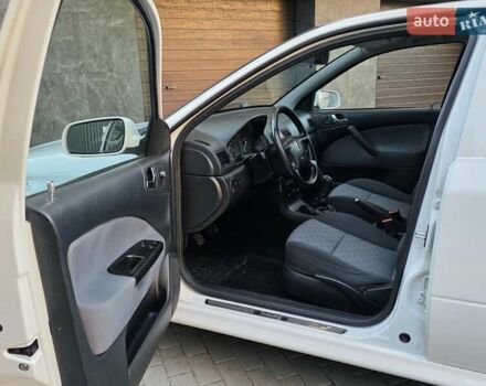 Білий Шкода Октавія, об'ємом двигуна 1.6 л та пробігом 230 тис. км за 4999 $, фото 18 на Automoto.ua