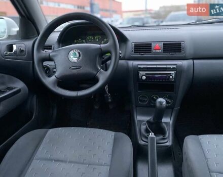 Білий Шкода Октавія, об'ємом двигуна 1.6 л та пробігом 261 тис. км за 4750 $, фото 8 на Automoto.ua