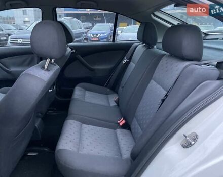 Білий Шкода Октавія, об'ємом двигуна 1.6 л та пробігом 261 тис. км за 4750 $, фото 7 на Automoto.ua