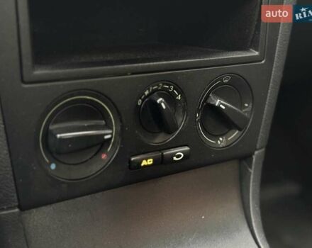 Белый Шкода Октавия, объемом двигателя 1.6 л и пробегом 261 тыс. км за 4750 $, фото 13 на Automoto.ua