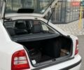 Белый Шкода Октавия, объемом двигателя 1.6 л и пробегом 261 тыс. км за 4750 $, фото 6 на Automoto.ua