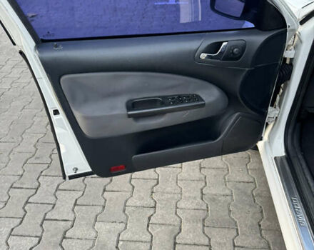 Белый Шкода Октавия, объемом двигателя 1.6 л и пробегом 213 тыс. км за 4500 $, фото 27 на Automoto.ua