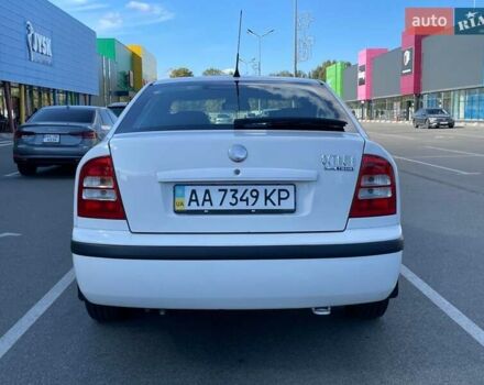 Белый Шкода Октавия, объемом двигателя 1.6 л и пробегом 261 тыс. км за 4700 $, фото 1 на Automoto.ua