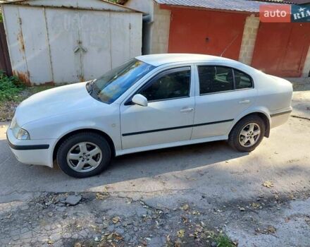 Белый Шкода Октавия, объемом двигателя 2 л и пробегом 230 тыс. км за 6000 $, фото 2 на Automoto.ua